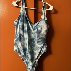 🐩 Victoria’s Secret swimsuit